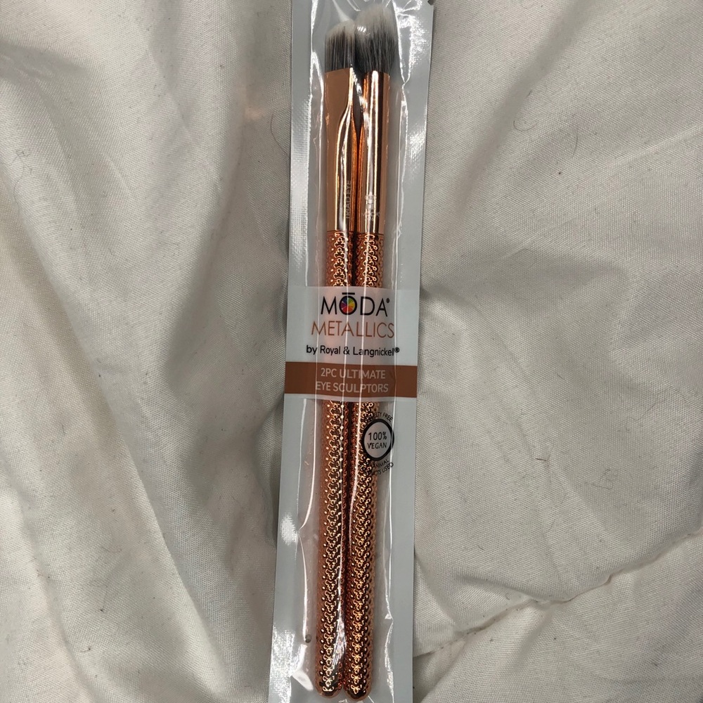 Makeup brushes
